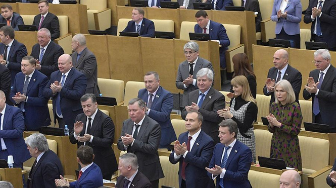 Владимир Путин предложил смягчить статью, по которой сажают за записи в социальных сетях Владимир Путин предложил смягчить статью, по которой сажают за записи в социальных сетях