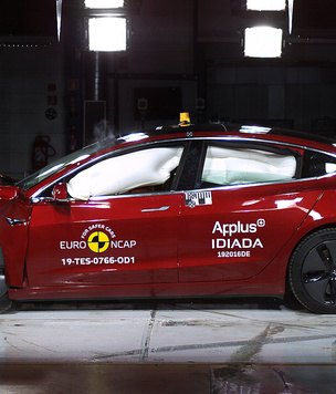 Садись, пять! Tesla 3 стала рекордсменом в краш-тестах EuroNCAP (видео)