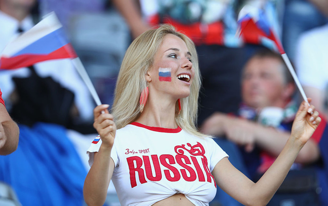 Самые прекрасные русские болельщицы во Франции Самые прекрасные русские болельщицы во Франции