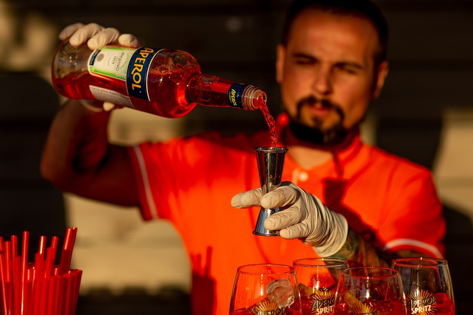Aperol организует оранжевые вечеринки Aperol организует оранжевые вечеринки