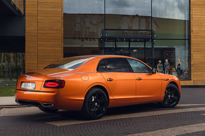 Cамый быстрый четырехдверный Bentley в истории — Flying Spur W12 S Cамый быстрый четырехдверный Bentley в истории — Flying Spur W12 S