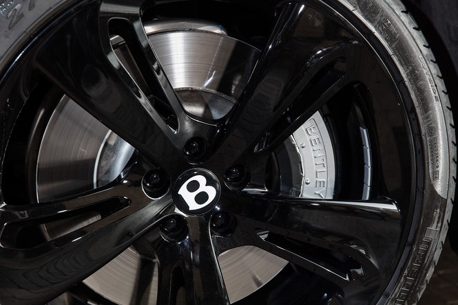 Cамый быстрый четырехдверный Bentley в истории — Flying Spur W12 S Cамый быстрый четырехдверный Bentley в истории — Flying Spur W12 S