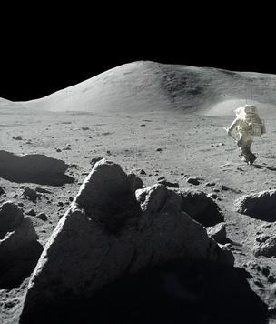 NASA показало ранее не опубликованные панорамы, снятые во время высадки на Луну (фото)