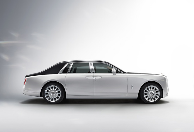 Фото №1 - Rolls-Royce Phantom VIII: представлен самый роскошный автомобиль от начала времен