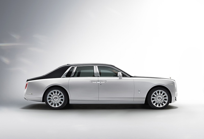 Rolls-Royce Phantom VIII: представлен самый роскошный автомобиль от начала времен Rolls-Royce Phantom VIII: представлен самый роскошный автомобиль от начала времен