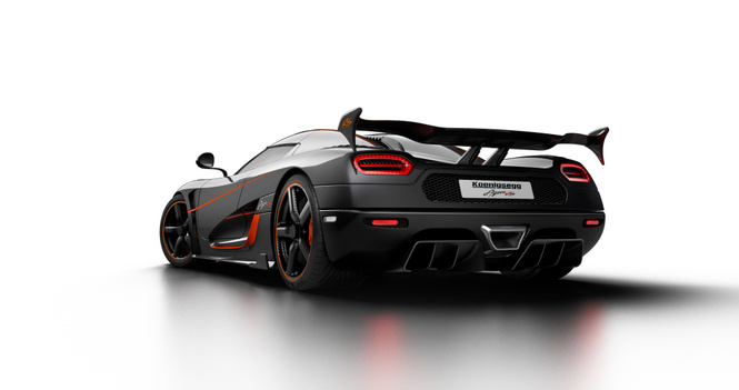 Гиперкар Koenigsegg Agera RS превысил 450 км/ч на обычной дороге. ВИДЕО! Гиперкар Koenigsegg Agera RS превысил 450 км/ч на обычной дороге. ВИДЕО!