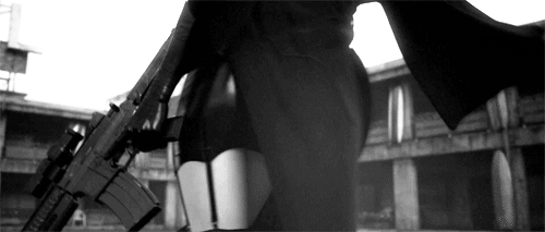 Фото №3 - Пятничная подборка гифок сексуальных девушек с оружием