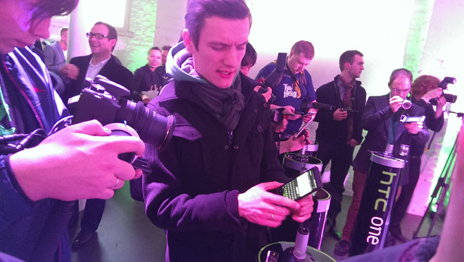 HTC One. Спасибо, что стальной HTC One. Спасибо, что стальной