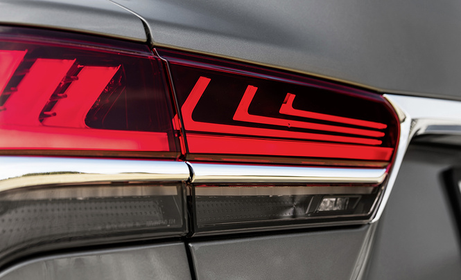 Новые трюки Lexus: новейшее поколение японского флагмана LS500 Новые трюки Lexus: новейшее поколение японского флагмана LS500