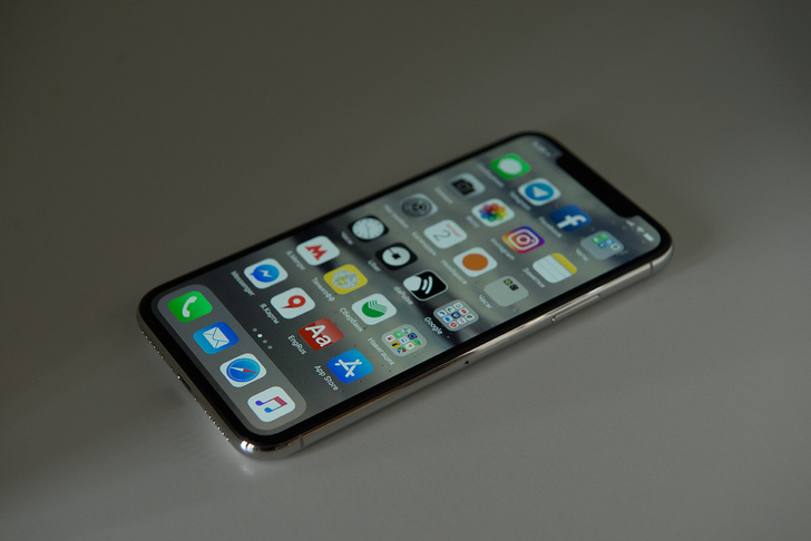 Apple впервые поставила в iPhone OLED-дисплей и назвала его Super Retina