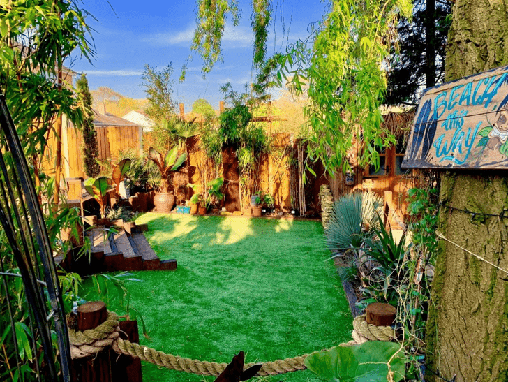 Британский строитель долго не мог позволить себе отпуск, поэтому создал настоящий тропический рай в собственном саду (фото)