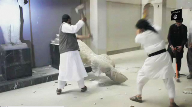 Уничтожение скульптур в Мосульском музее