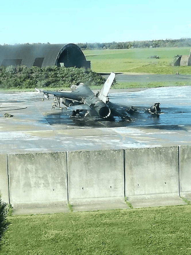 Бельгийский F-16 случайно расстрелял другой F-16 на аэродроме Бельгийский F-16 случайно расстрелял другой F-16 на аэродроме