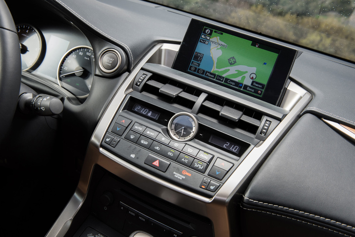 Lexus NX — обреченная на успех новая линейка внедорожников