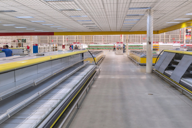 Вот сколько пачек денег нужно, чтобы купить самые простые продукты в Венесуэле (фото) Вот сколько пачек денег нужно, чтобы купить самые простые продукты в Венесуэле (фото)