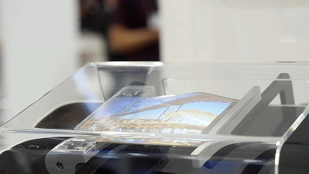 Sony разрабатывает сворачиваемый в трубочку смартфон