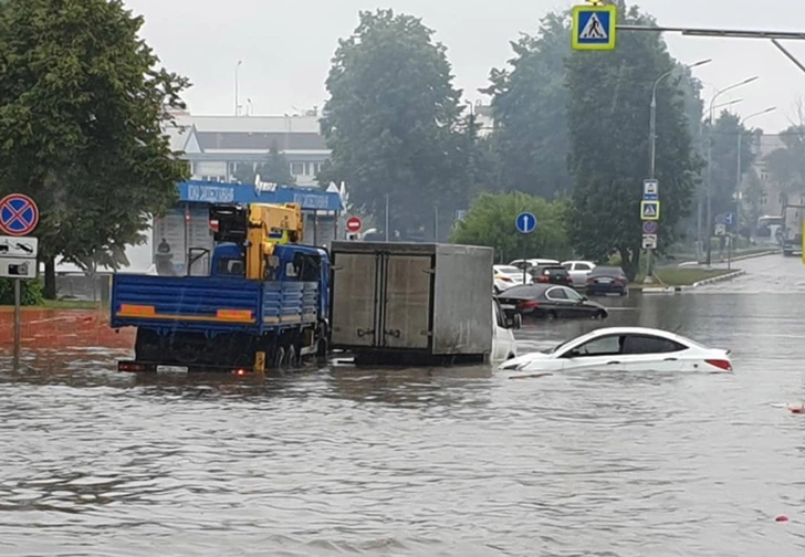 Самые впечатляющие фото потопа в Шереметьеве из соцсетей