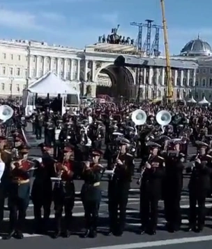 В Санкт-Петербурге больше 500 военных сыграли разом «Полет шмеля» (видео)