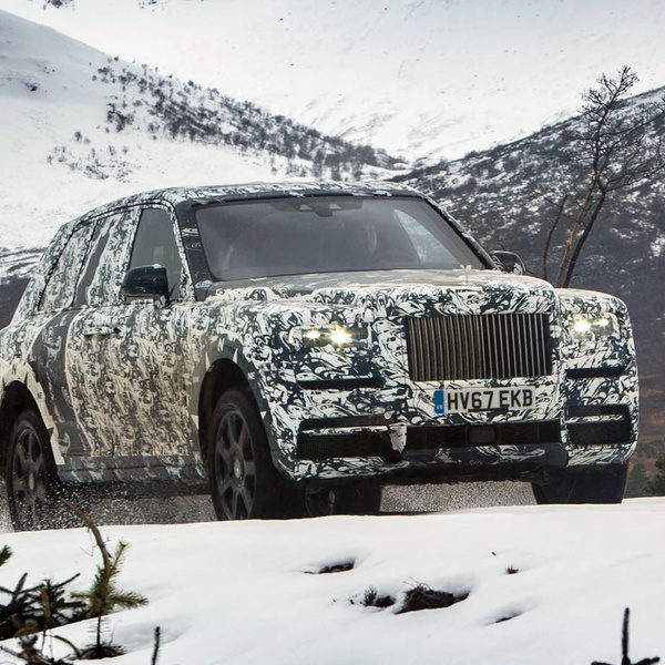 Смотри, как первый внедорожник Rolls-Royce проходит испытания. Видео ...