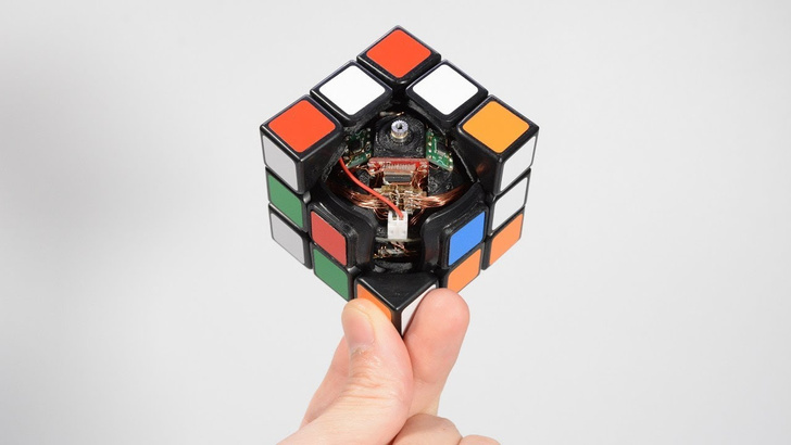 Фото №1 - Создан кубик Рубика, который собирается сам (видео)