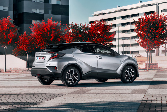 Toyota C-HR: дизайн рулит Toyota C-HR: дизайн рулит