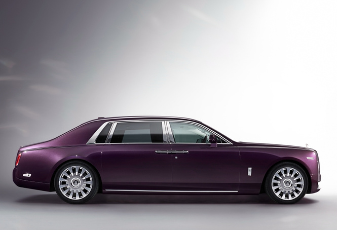 Rolls-Royce Phantom VIII: представлен самый роскошный автомобиль от начала времен Rolls-Royce Phantom VIII: представлен самый роскошный автомобиль от начала времен
