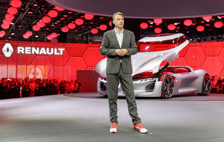 Почему все следят за цветом кроссовок главного дизайнера Renault?