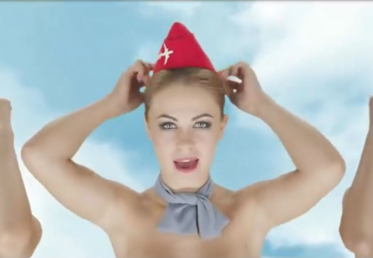 Голые девушки в рекламе казахстанского сервиса авиабилетов