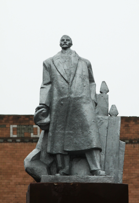 Фото №9 - Самые дурацкие памятники Ленину