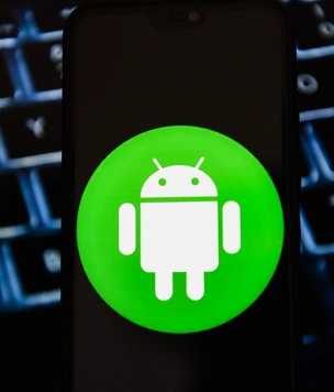 В Google рассказали, что хакеры научились заражать Android-смартфоны уже на стадии производства