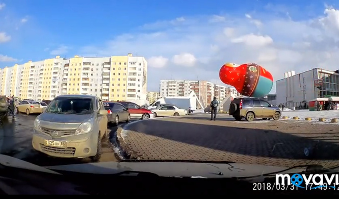 Гигантская матрешка летает по Братску! Разудалое ВИДЕО Гигантская матрешка летает по Братску! Разудалое ВИДЕО