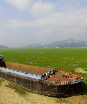 История одной фотографии: баржа у озера Поянху