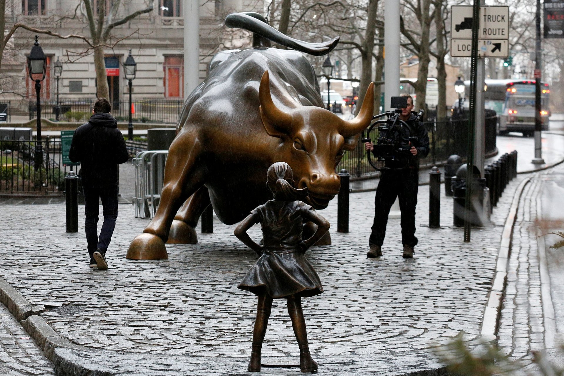 Памятник быку в Нью-Йорке