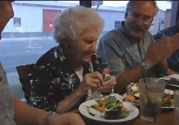 109-летняя женщина «ломает систему», используя скидку на день рождения