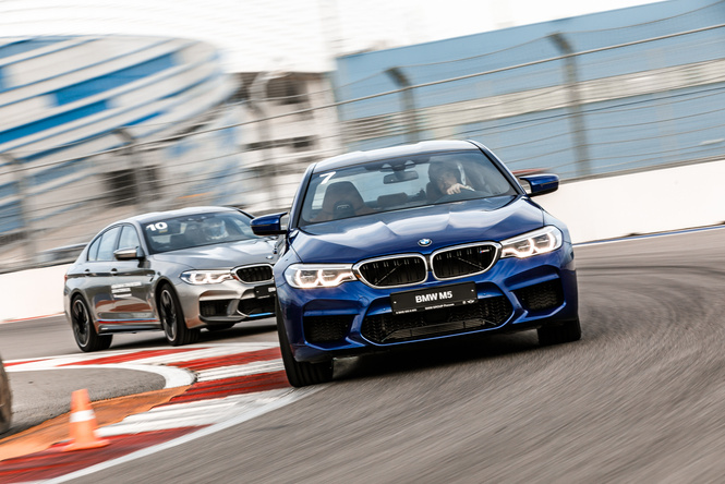 Тест BMW M5, машины по превращению резины в дым Тест BMW M5, машины по превращению резины в дым