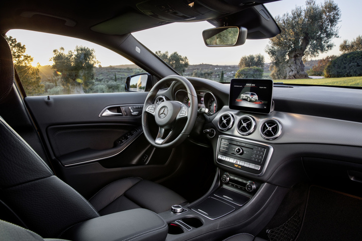 Лезем на Mercedes GLA туда, куда нельзя