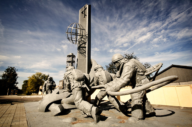 Памятник пожарным в Припяти