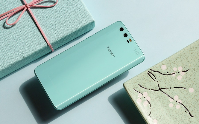 В ожидании весны: ярко-голубой Honor 9 Premium В ожидании весны: ярко-голубой Honor 9 Premium