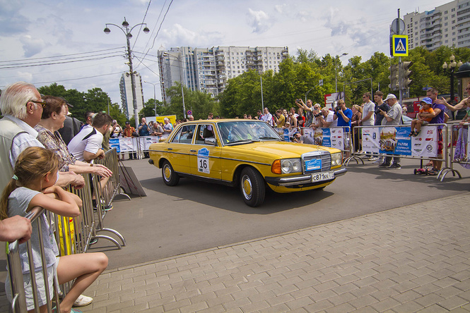 Старики заводят моторы: в Москве прогремело ралли классических автомобилей Старики заводят моторы: в Москве прогремело ралли классических автомобилей