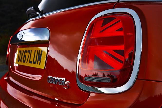 Новое поколение: MINI 3 двери, MINI 5 дверей и MINI Cabrio Новое поколение: MINI 3 двери, MINI 5 дверей и MINI Cabrio