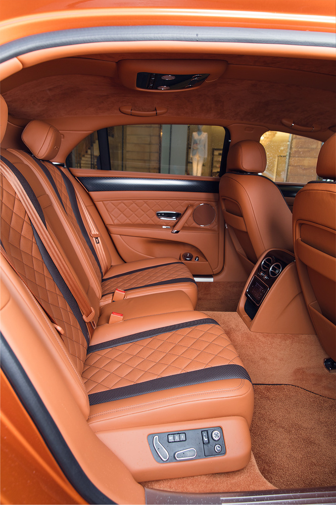 Cамый быстрый четырехдверный Bentley в истории — Flying Spur W12 S Cамый быстрый четырехдверный Bentley в истории — Flying Spur W12 S