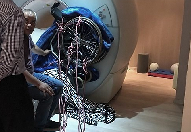 Случай с инвалидным креслом, которое оказалось возле томографа (фото, видео)