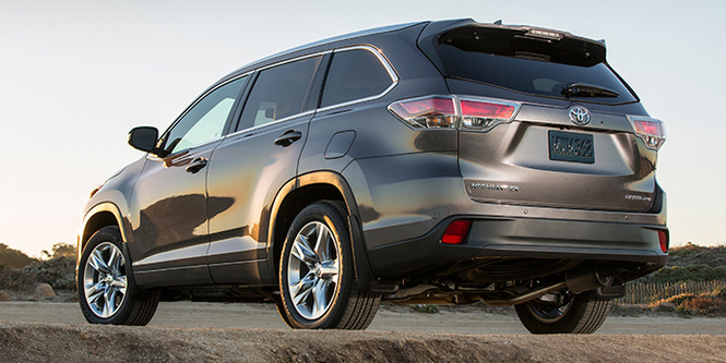 Toyota Highlander: харизматичное авто с кожаным рулем с подогревом и защитой от барсеточников Toyota Highlander: харизматичное авто с кожаным рулем с подогревом и защитой от барсеточников