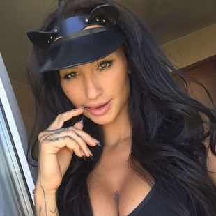 А у тебя есть любимая киса? ???отметь ее?
?do you have a pet cat ?
mark it?
#angelica А у тебя есть любимая киса? ???отметь ее?
?do you have a pet cat ?
mark it?
#angelica