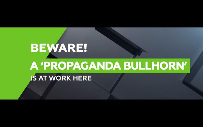 Телеканал Russia Today вывесил издевательскую для американцев рекламу в российских аэропортах Телеканал Russia Today вывесил издевательскую для американцев рекламу в российских аэропортах