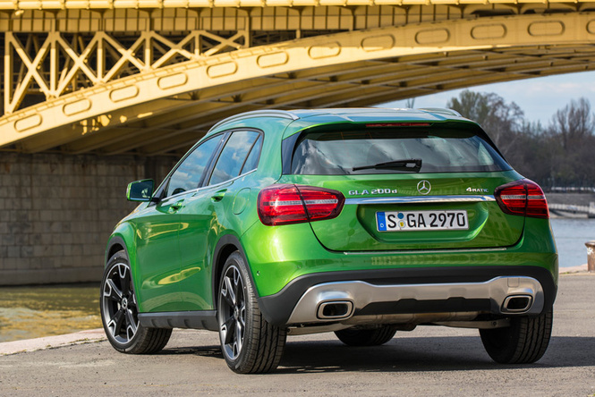 Лезем на Mercedes GLA туда, куда нельзя Лезем на Mercedes GLA туда, куда нельзя