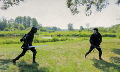 Как правильно сражаться средневековым мечом (видео)
