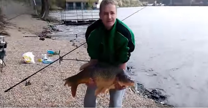 Видео дерзкого побега карпа стало вирусным Видео дерзкого побега карпа стало вирусным