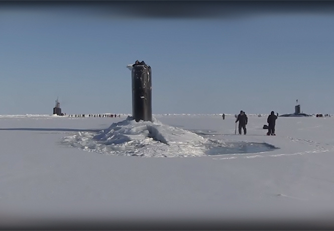 Редкое природное явление: три подводные лодки пробиваются сквозь лед! ВИДЕО! Редкое природное явление: три подводные лодки пробиваются сквозь лед! ВИДЕО!