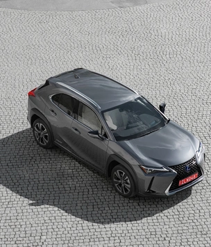 Lexus UX: необыкновенный кросс